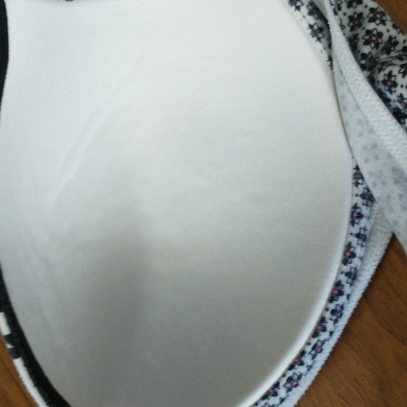 Victoria's Secret Flowers and beads design Size 38C Bra - Picture 6 of 8